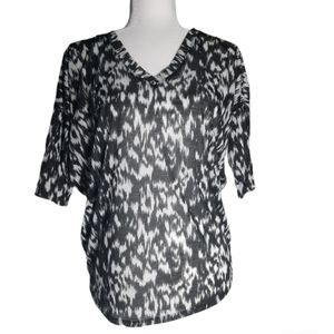 Express black/white pattern top size small